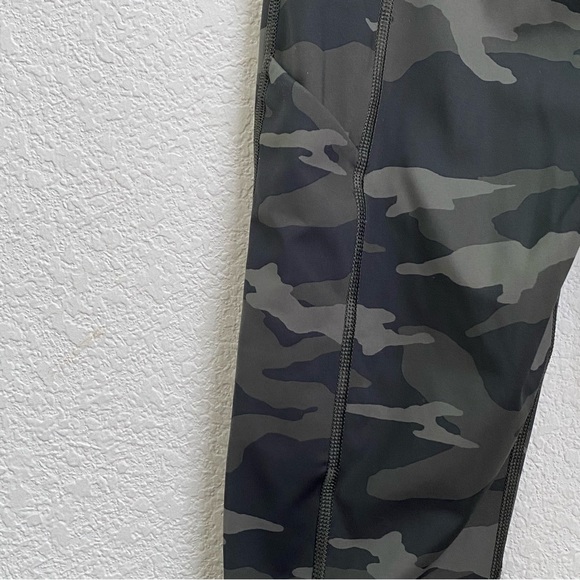 ATHLETA 531773-01 Ultimate Stash Pocket 7/8 Tight Camo Leggings Size XS - Picture 11 of 16